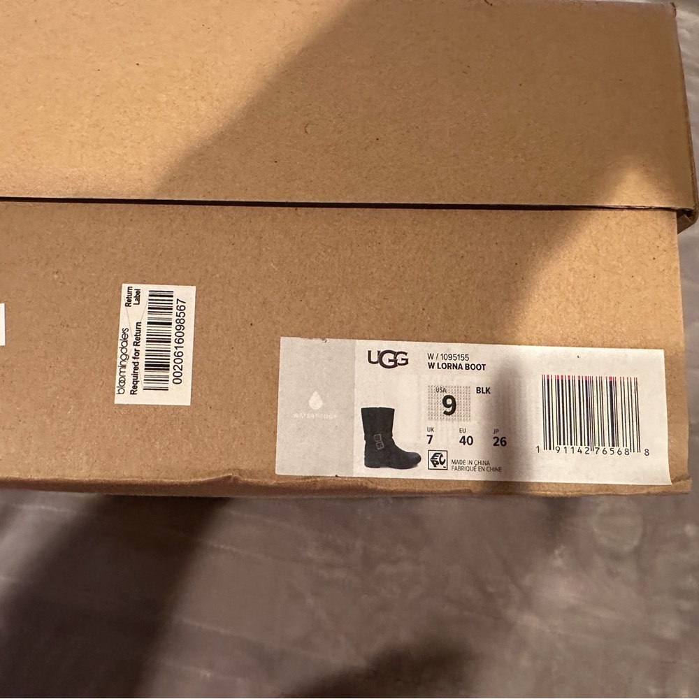 UGG Lorna Waterproof Bootie Black Suede Leather size 9 - NEW IN BOX never worn - Picture 2 of 16